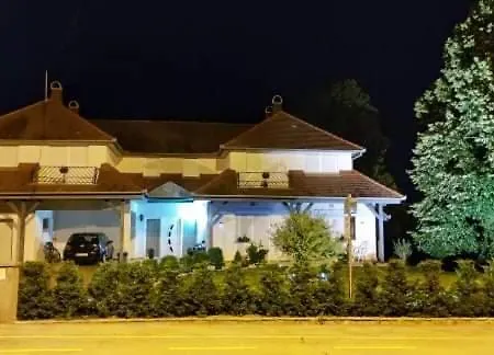 Coraline Vendeghaz Guest house *